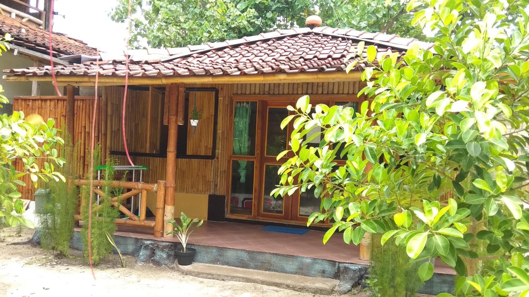 Harry'S Ocean House Watukarung Homestay Kalak Δωμάτιο φωτογραφία