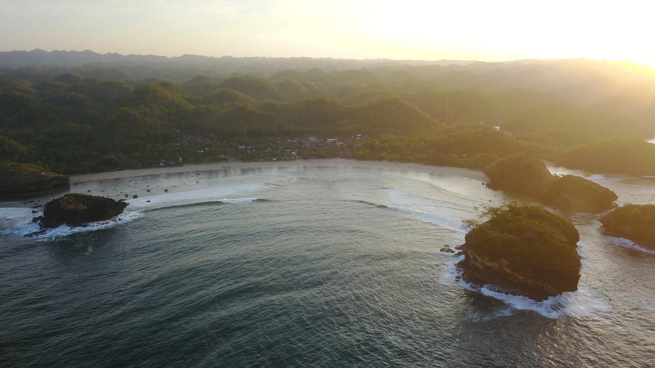 Harry'S Ocean House Watukarung Homestay Kalak Εξωτερικό φωτογραφία